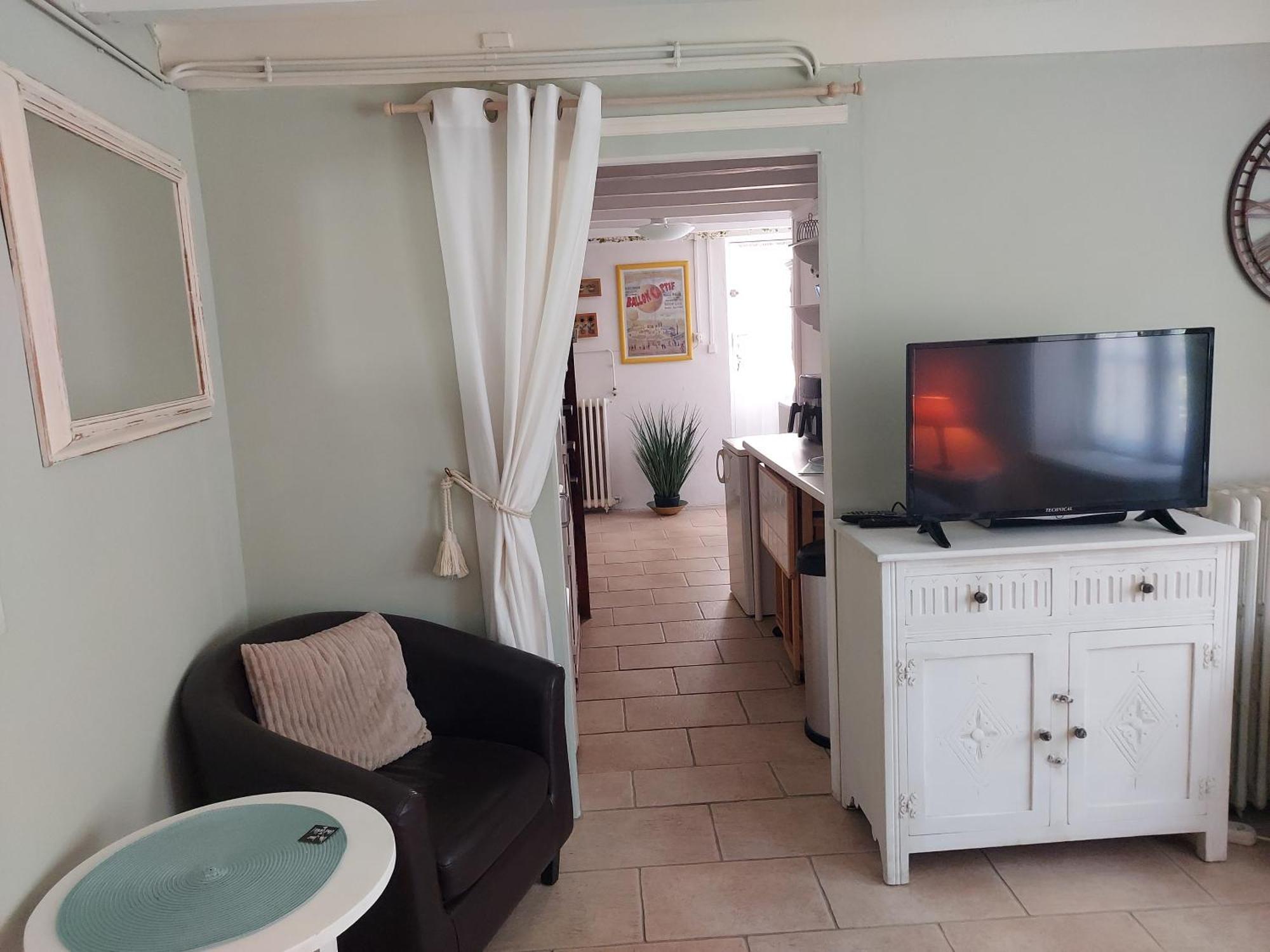 Charming Two Bedroom Gite With Beautiful Gardens กงโฟลองส์ ภายนอก รูปภาพ