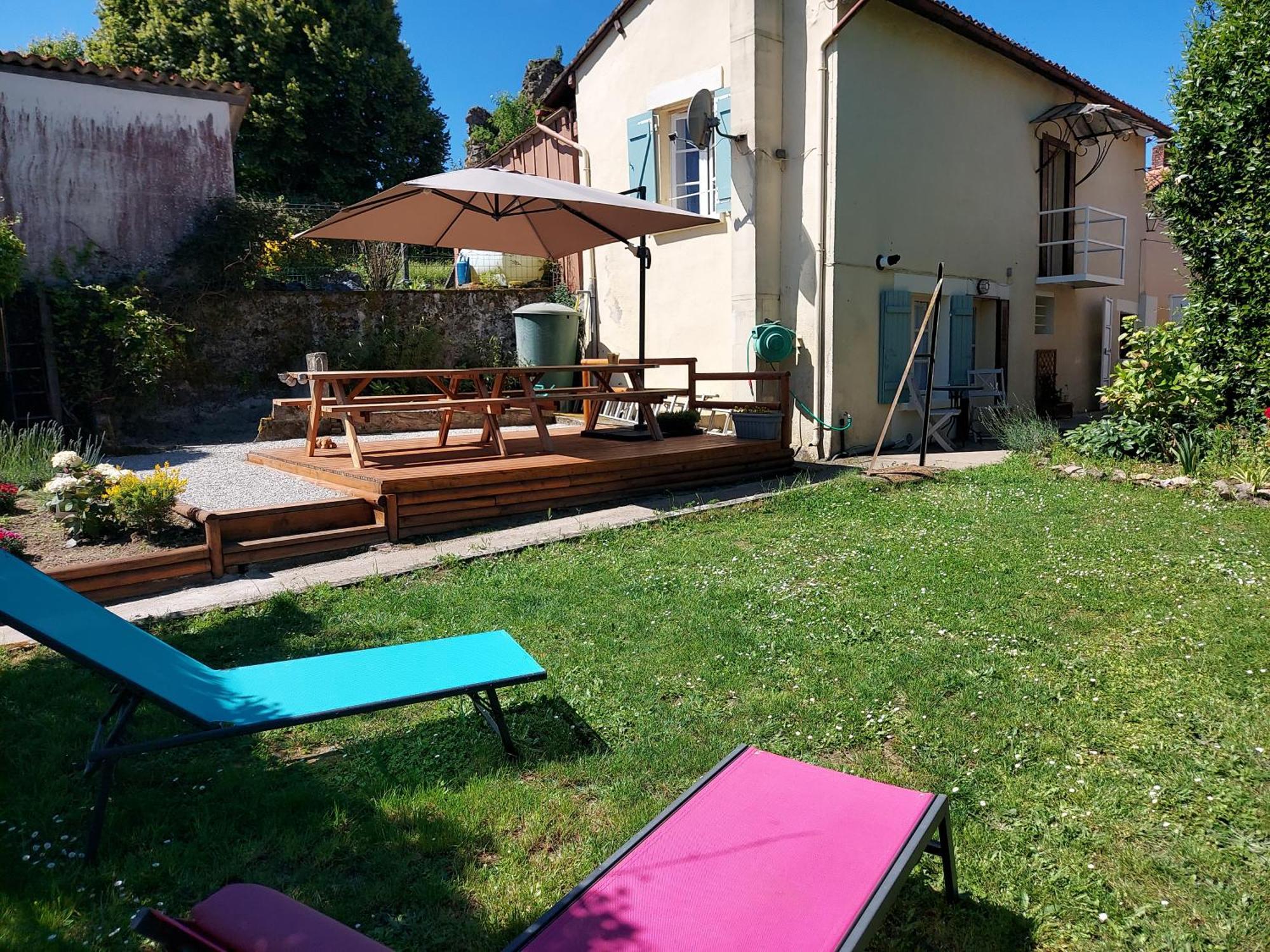 Charming Two Bedroom Gite With Beautiful Gardens กงโฟลองส์ ภายนอก รูปภาพ