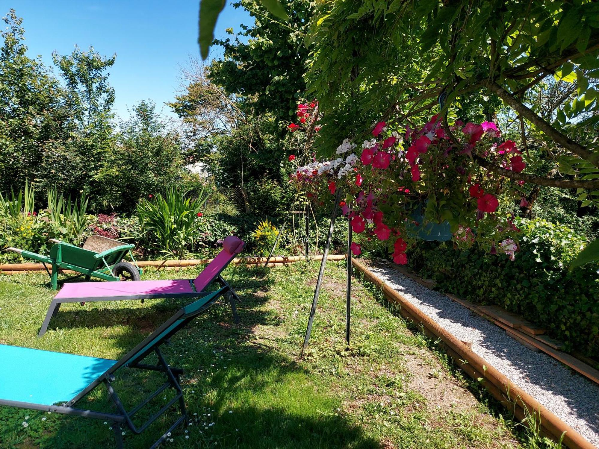 Charming Two Bedroom Gite With Beautiful Gardens กงโฟลองส์ ภายนอก รูปภาพ